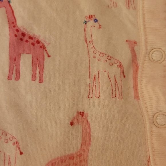 Janie and Jack Pink Giraffe Print Footed 1-Piece with hat and bib 0-3 months - Picture 5 of 5